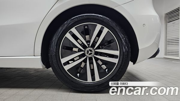 Mercedes-Benz A-Class 2023, фото 7