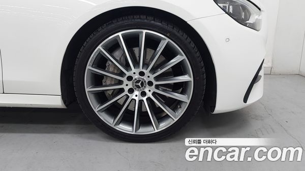 Mercedes-Benz E-Class 2022, фото 5