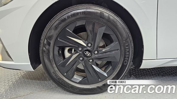 Hyundai Elantra 2023, фото 5
