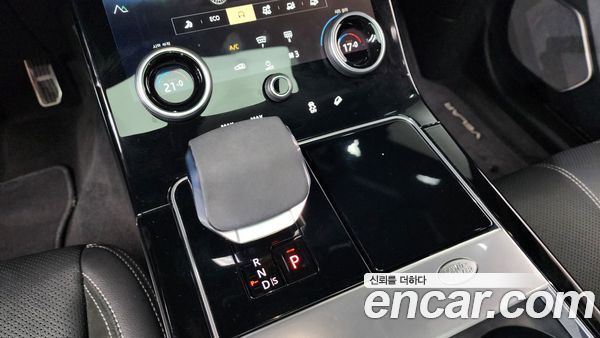 Land Rover Range Rover Velar 2021, фото 12