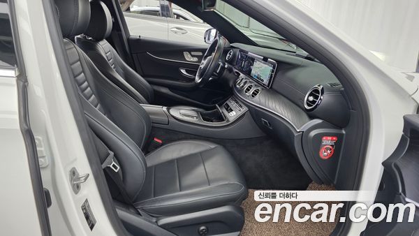 Mercedes-Benz E-Class 2021, фото 16
