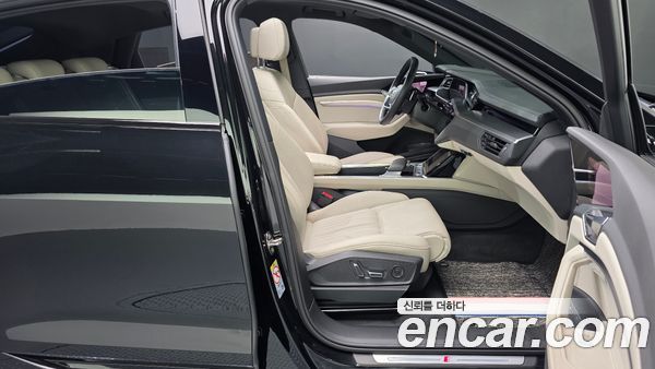 Audi e-tron 2022, фото 16