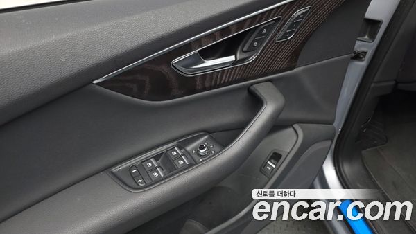 Audi Q7 2021, фото 30