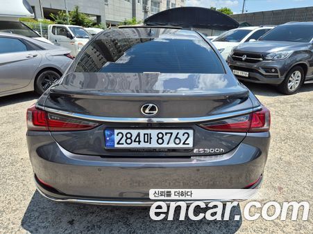 Lexus ES 2023, фото 5
