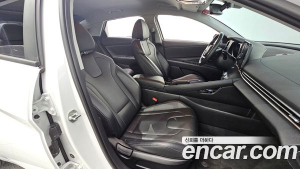 Hyundai Elantra 2022, фото 16
