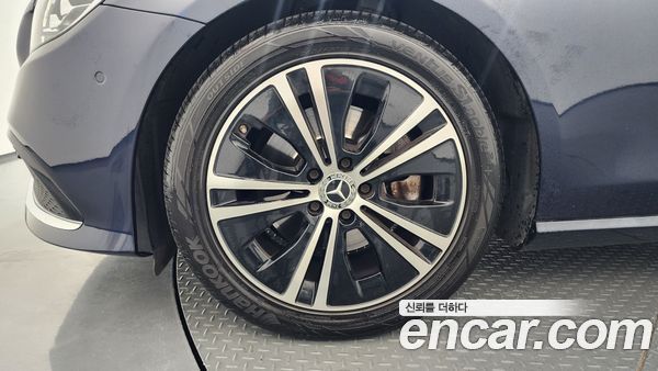 Mercedes-Benz E-Class 2021, фото 5