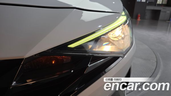 Hyundai Elantra 2023, фото 8