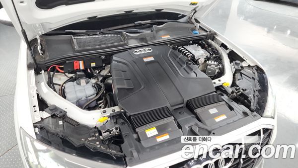 Audi Q7 2023, фото 6