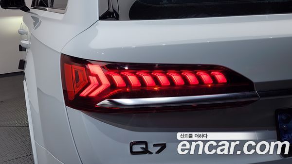 Audi Q7 2023, фото 9