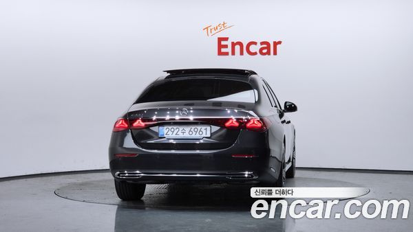 Mercedes-Benz E-Class 2026, фото 4