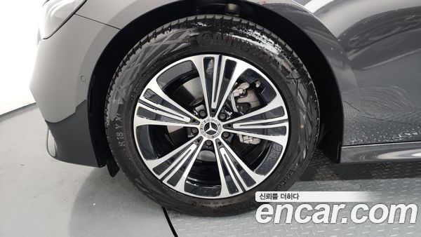 Mercedes-Benz E-Class 2026, фото 5