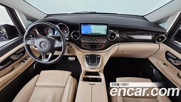 Mercedes-Benz V-Class 2023, фото 10