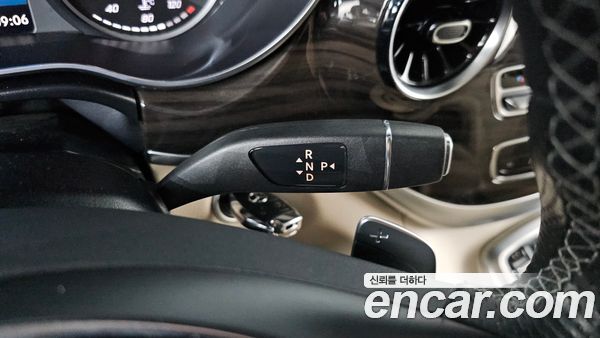 Mercedes-Benz V-Class 2023, фото 12
