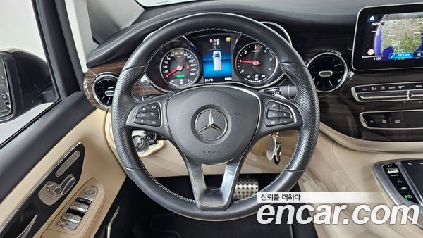 Mercedes-Benz V-Class 2023, фото 18