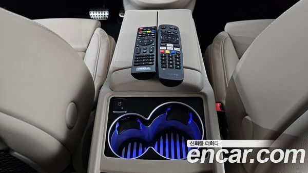 Mercedes-Benz V-Class 2023, фото 22