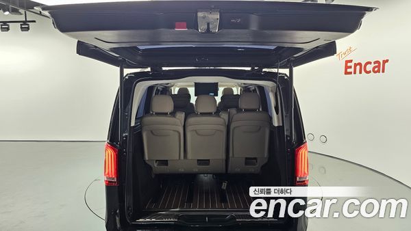 Mercedes-Benz V-Class 2023, фото 26