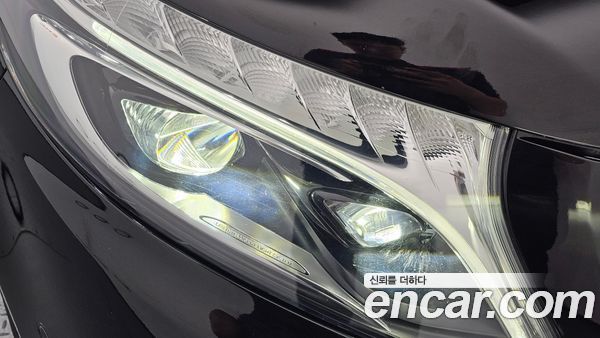 Mercedes-Benz V-Class 2023, фото 8