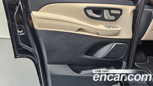 Mercedes-Benz V-Class 2023, фото 14