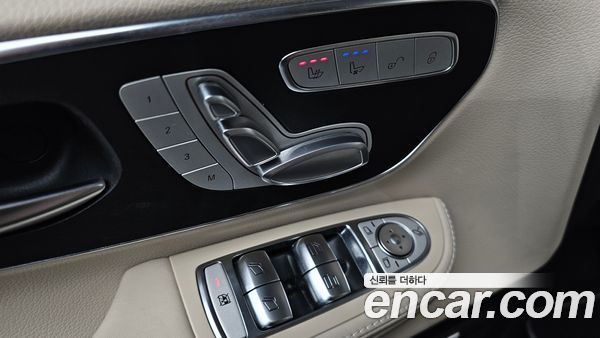 Mercedes-Benz V-Class 2023, фото 29