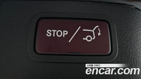Mercedes-Benz V-Class 2023, фото 30