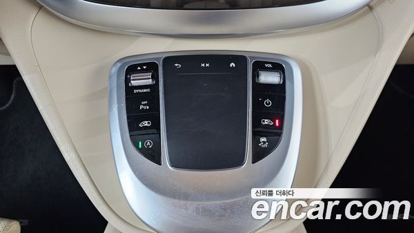 Mercedes-Benz V-Class 2023, фото 31