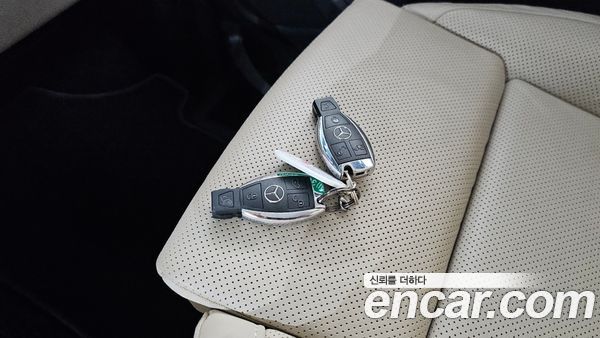 Mercedes-Benz V-Class 2023, фото 32