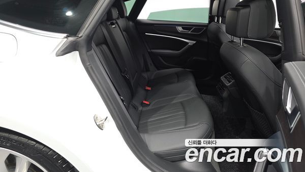 Audi A7 2022, фото 17