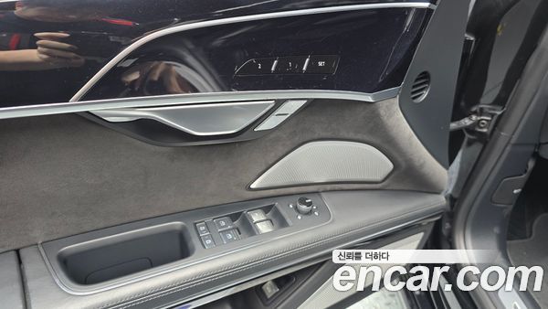 Audi A8 2021, фото 19