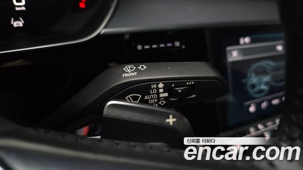 Audi A8 2021, фото 24