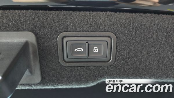 Audi A8 2021, фото 29
