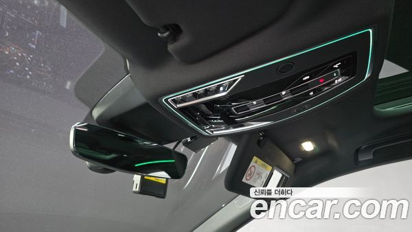Audi A8 2021, фото 30