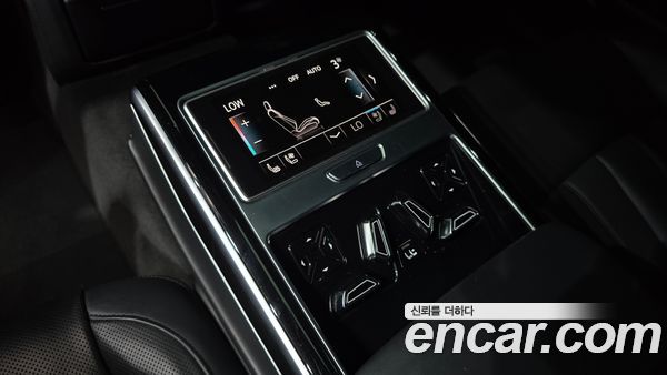 Audi A8 2021, фото 31