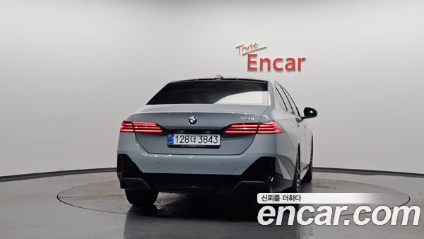 BMW 5 Series 2024, фото 3