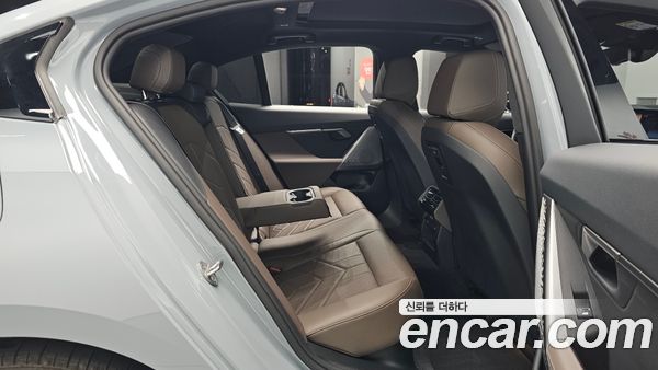 BMW 5 Series 2024, фото 16