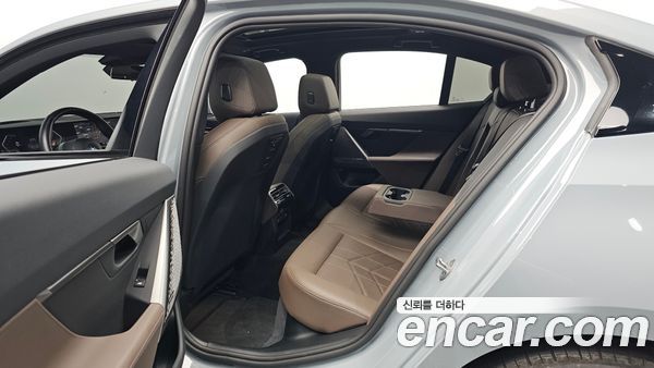 BMW 5 Series 2024, фото 17
