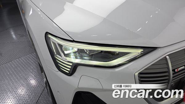 Audi e-tron 2022, фото 8