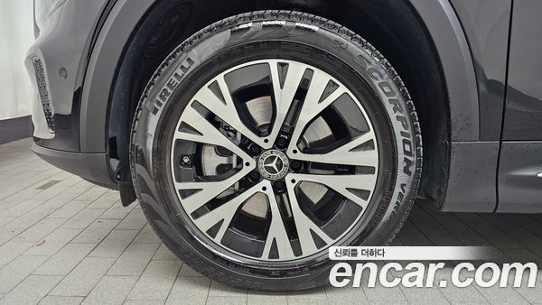 Mercedes-Benz GLB 2024, фото 4