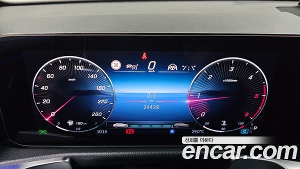 Mercedes-Benz GLB 2024, фото 10