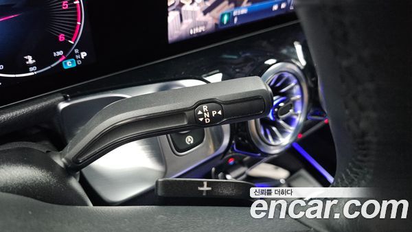 Mercedes-Benz GLB 2024, фото 11