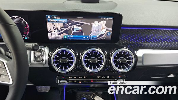 Mercedes-Benz GLB 2024, фото 17