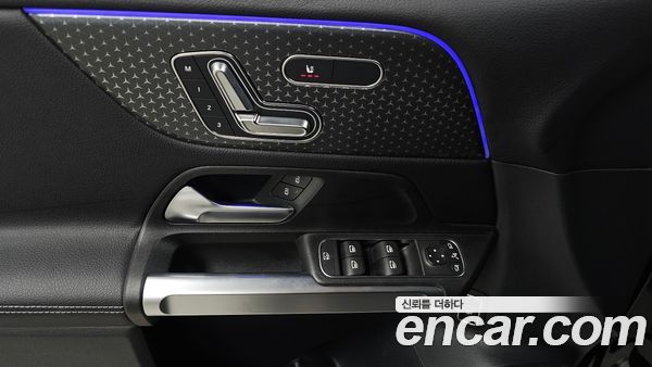 Mercedes-Benz GLB 2024, фото 25