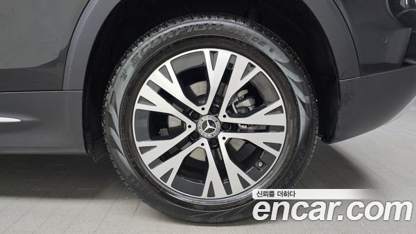 Mercedes-Benz GLB 2024, фото 6