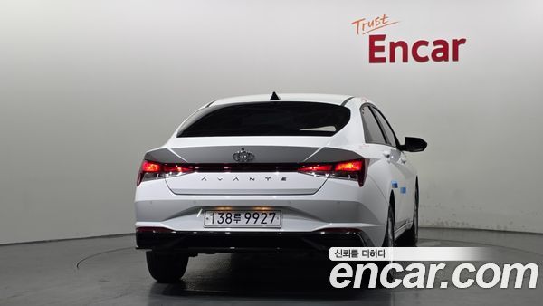 Hyundai Elantra 2021, фото 4