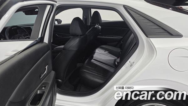 Hyundai Elantra 2021, фото 17
