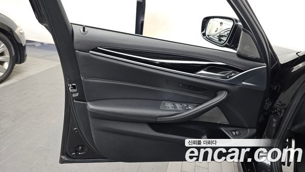 BMW 5 Series 2020, фото 14