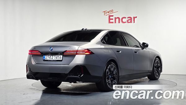 BMW 5 Series 2025, фото 2
