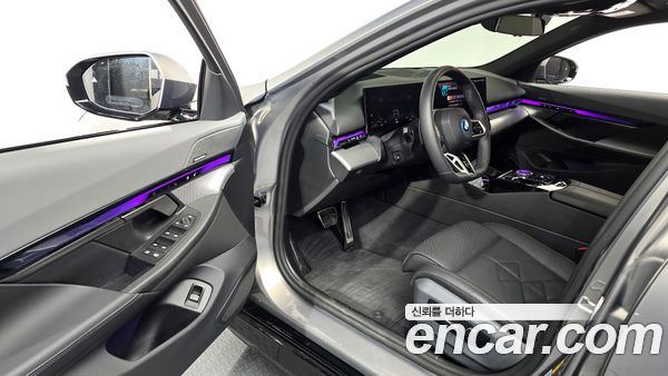 BMW 5 Series 2025, фото 13