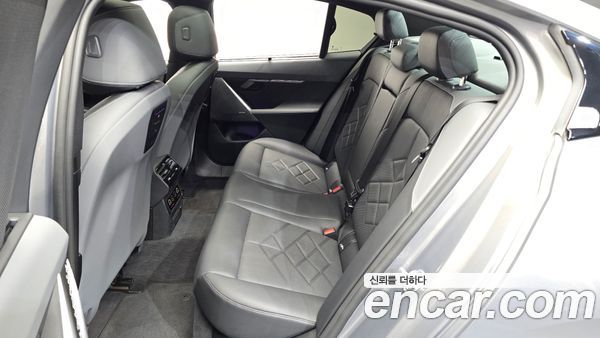 BMW 5 Series 2025, фото 17
