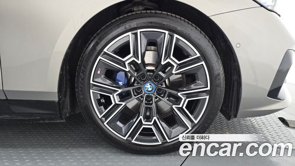 BMW 5 Series 2025, фото 7