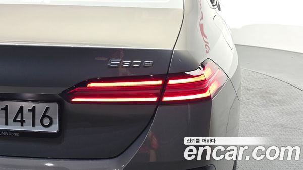 BMW 5 Series 2025, фото 9